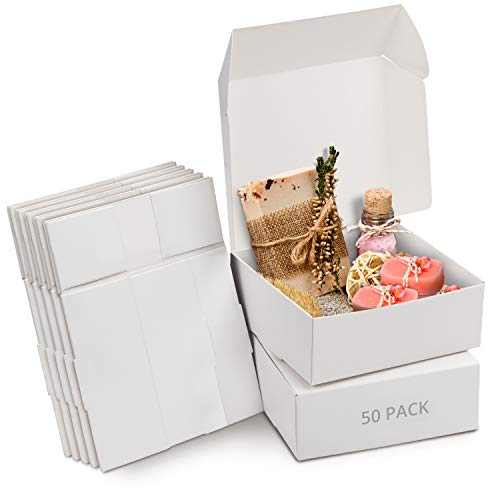 Kurtzy Cajas de Cartón Kraft Blancas (Pack de 50) – Medidas de las Cajas 12 x 12 x 5 cm - Caja Kraft Fácil Ensamblado Cuadrada Presentación - Cajas Blancas para Fiestas, Cumpleaños, Bodas